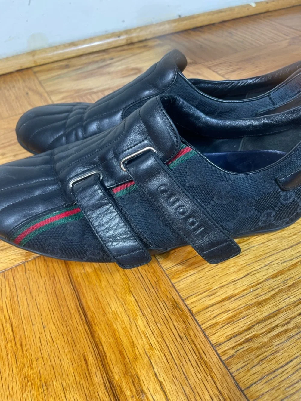 Gucci Black Leather Slip-On Loafers with Green-Red Web Stripe